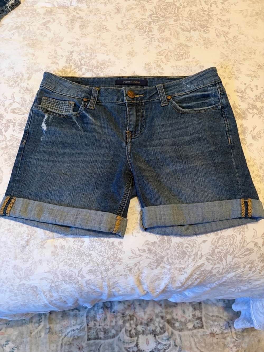 Vigoss Blue Rolled-Hem Denim Shorts